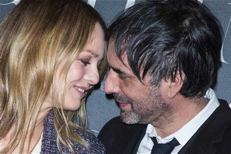 robe mariage vanessa paradis samuel benchetrit|Le mariage de Vanessa Paradis et Samuel Benchetrit。